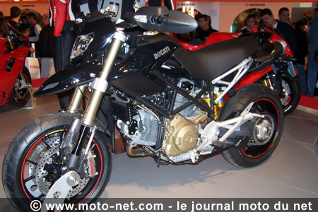 Hypermotard Noir - Ducati sous le secret jusqu'à Milan !