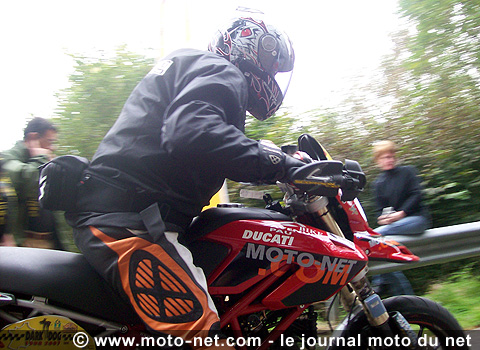 Moto-tour 2007 - lundi 8 octobre : ça se bouscule devant !