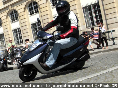 Test scooter Yamaha Vity 125 : Yamaha s'attaque au low cost !