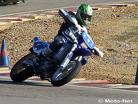 L'enduriste Serge Nuques sur Yamaha 450 WRF réalise une superbe course tout au long de ce Moto Tour 2003