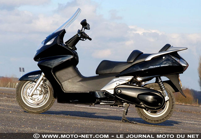 Essai comparatif maxiscooters Honda Silverwing 600 et Suzuki Burgman 650