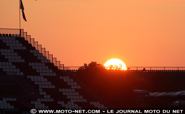 Le soleil se lève sur le circuit de Magny-Cours !