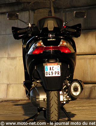 Duel Suzuki Burgman 400 Z / Yamaha Majesty 400 : du rififi chez les commuters !