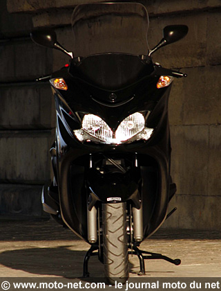 Duel Suzuki Burgman 400 Z / Yamaha Majesty 400 : du rififi chez les commuters !