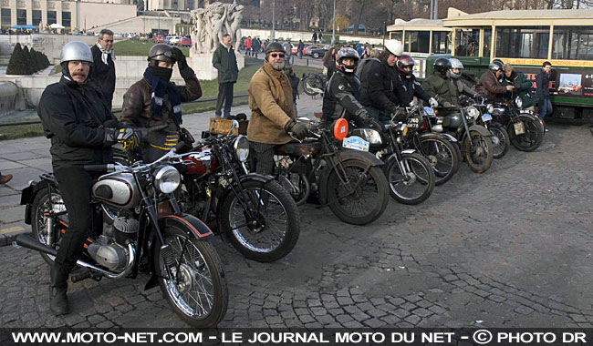 Traversée de paris 2010 : 30 motos anciennes dans les rues de Paris le 10 janvier 2010