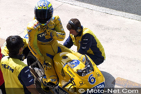 Makoto Tamada lors du Grand Prix de France, contraint d'abandonner le Grand Prix d'Italie sur problème pneumatique