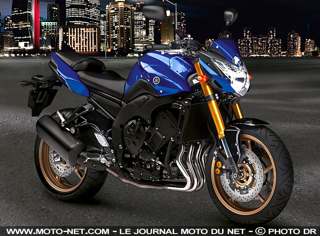 Première photo de sa Yamaha FZ8