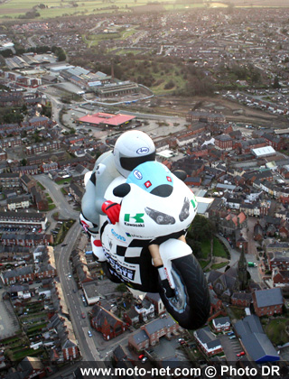 Une moto montgolfière dans le ciel britannique