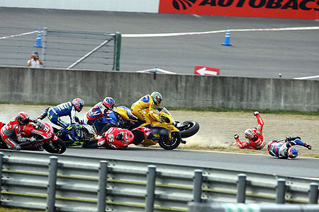Grand Prix moto du Japon 2004 : l'état de santé des pilotes suite au crash de Motegi