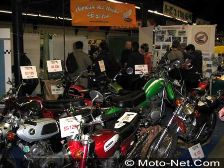 Moto Salon 2004 : l'Amicale des Honda CB et Four présente des machines des années 70 impeccables
