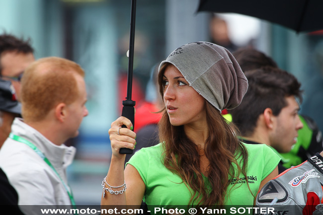 Galerie photos WSBK Magny-Cours 2013 : umbrella girls