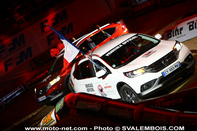 Galerie : les plus belles photos du Supercross de Bercy 2013