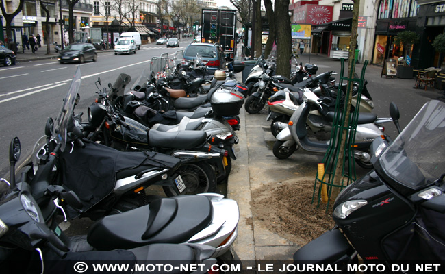 Stationnement moto : Anne Hidalgo fait marche arrière