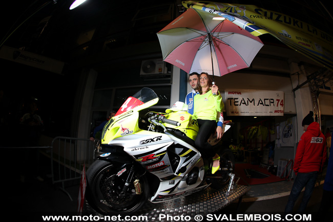 Galerie photo Bol d'Or 2014 (01) : umbrella girls et voie des stands