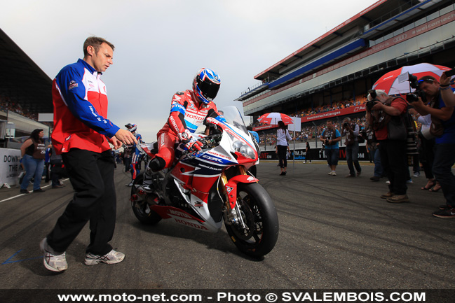 Galerie photos 24H Moto du Mans 2014 : 04 - grille de départ et Playboy girls