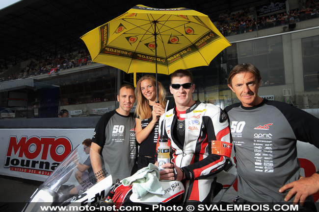 Galerie photos 24H Moto du Mans 2014 : 04 - grille de départ et Playboy girls