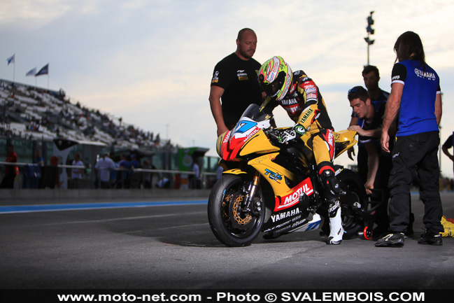 WSBK France - Galerie photo : stands et umbrella girls à Magny-Cours