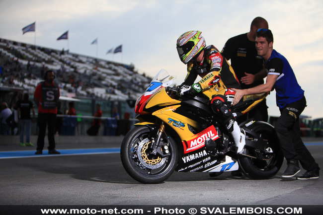 WSBK France - Galerie photo : stands et umbrella girls à Magny-Cours