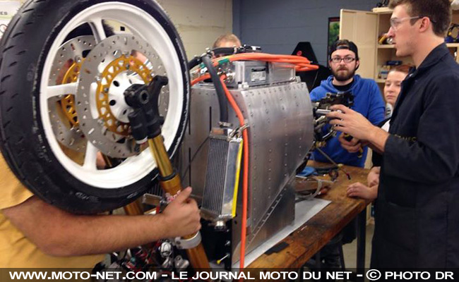 L'Université de Sherbrooke développe une moto électrique pour la coupe du monde FIM 2015