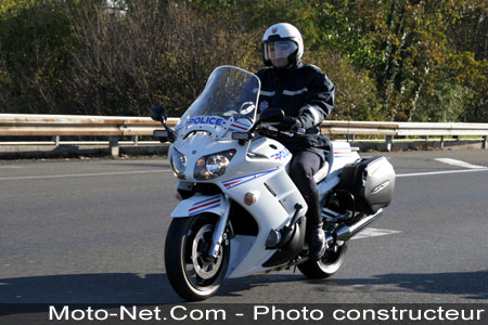 La Yamaha 1300 FJR Police résistera-t-elle à la nouvelle BMW R 1200 RT ?