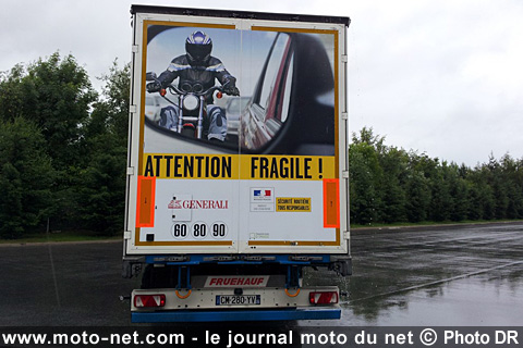 Campagne pour la sécurité des motards à l'arrière des camions en Ile-de-France