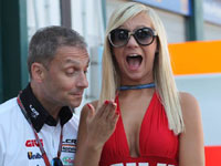 Moto GP : l'umbrella girl la plus sexy du GP d'Aragon