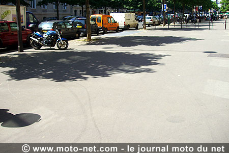 Stationnement des deux-roues : le grand n'importe quoi parisien