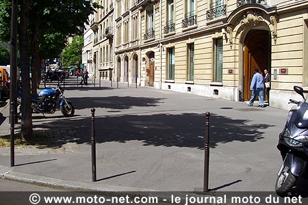 Stationnement des deux-roues : le grand n'importe quoi parisien