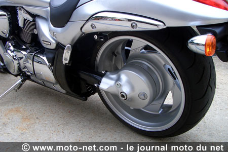 Essai Moto Net Suzuki VZ-R 1800 Intruder : un show bike en vente libre