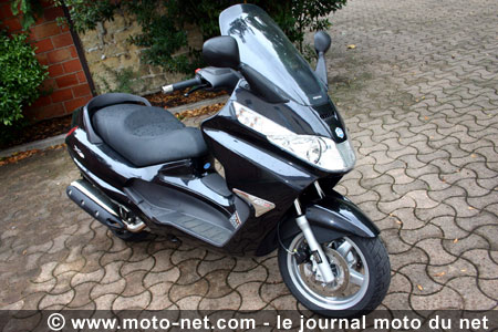 Essai X8 400ie : Piaggio dans la cour des maxis