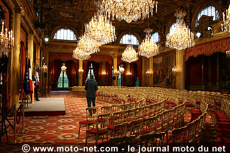 Echarpes d'Or de la Prévention routière : Jacques Chirac récompense la ville de Montaigu pour son action en faveur de la sécurité des deux-roues