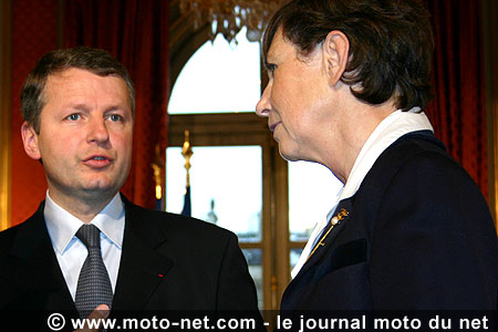 Echarpes d'Or de la Prévention routière : Jacques Chirac récompense la ville de Montaigu pour son action en faveur de la sécurité des deux-roues