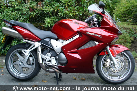 ESSAI HONDA VFR 800 ABS : c'est reparti pour 20 ans ?