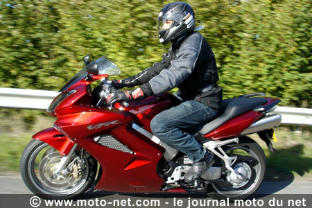 ESSAI HONDA VFR 800 ABS : c'est reparti pour 20 ans ?