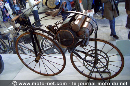 Salon Rétromobile 2007 : la première moto au monde est née à Paris !