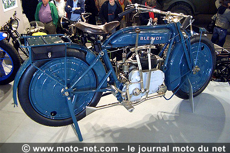 Salon Rétromobile 2007 : la première moto au monde est née à Paris !