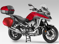Honda équipe sa Crossrunner avec les packs Sport, Touring et Aventure