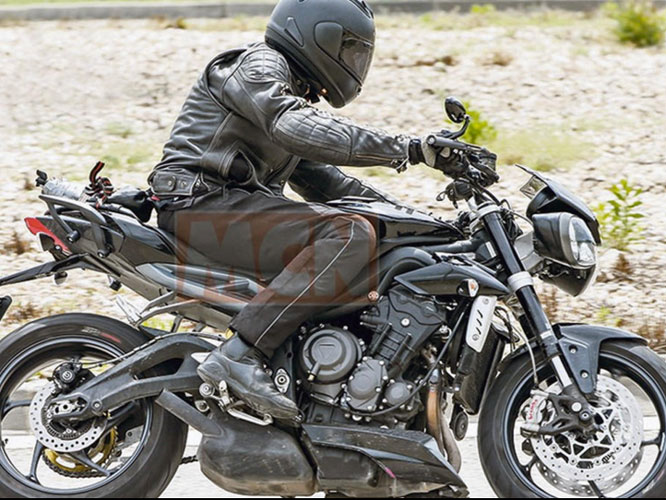 Nouveauté moto : la Triumph Street Triple 800 surprise en Espagne