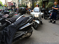 135 euros pour stationnement sur le trottoir : les motos ne sont pas concernées