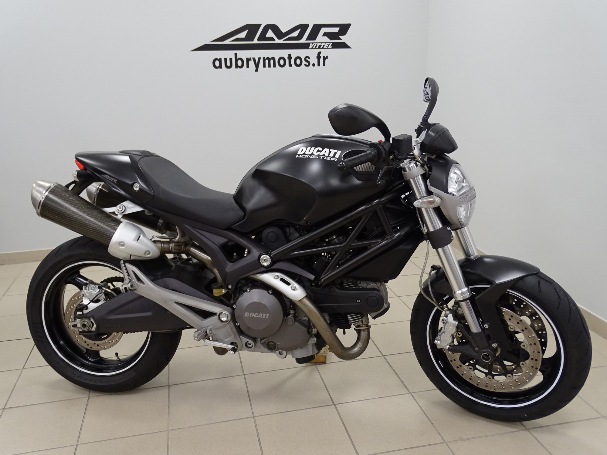 DUCATI 696 696 MONSTER