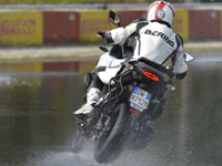 Essai pneu moto : Metzeler Roadtec Z8 Interact M/O 2012