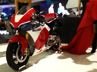 Nouveautés 2015 EICMA : Honda dévoile son prototype RC213V-S de route