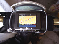 Une solution ingénieuse pour fixer un GPS sur une moto