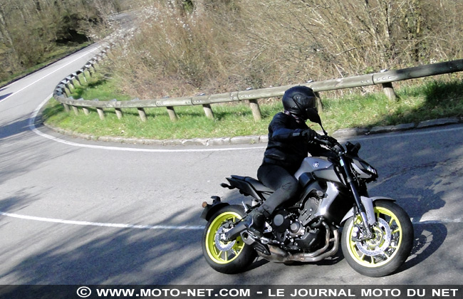 Kawasaki 900 Vs Suzuki GSX-S750 Vs Yamaha MT-09 : élection du meilleur roadster japonais maxi-mid-size