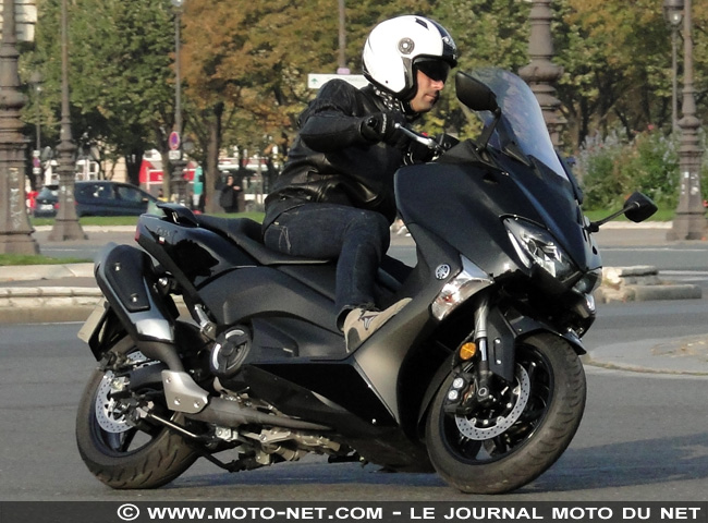 Duel Honda X-Adv Vs Yamaha Tmax : moto, scooter ou les deux ?