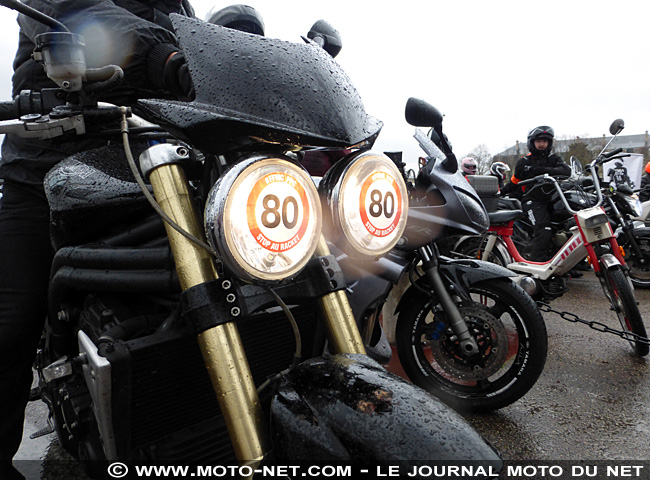 Motards et automobilistes défilent dans Paris contre la limitation de vitesse à 80 km/h