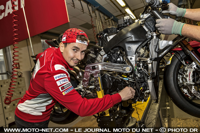 Panigale V4 : Lorenzo visite l'usine Ducati