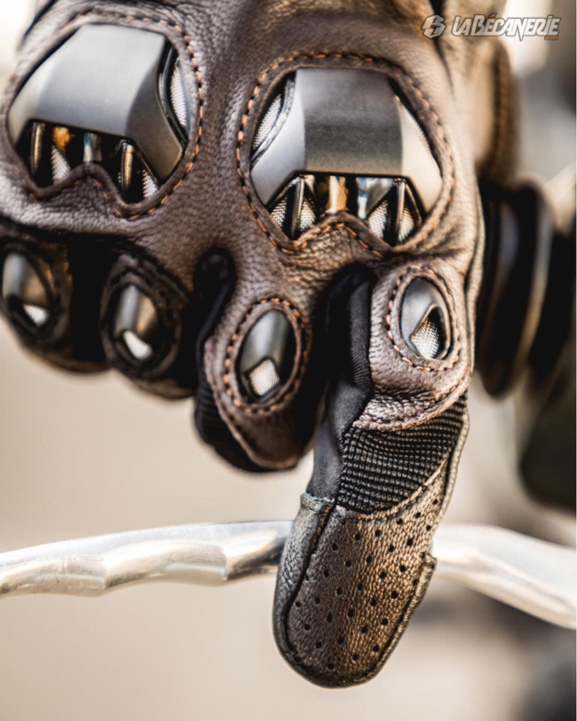 Comment laver des gants moto en cuir ?