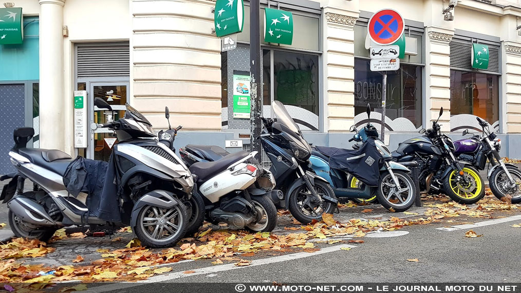 Les PV de stationnement moto et scooter explosent à Paris