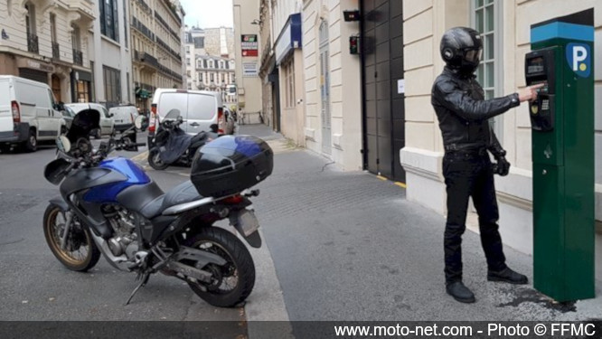 Une pétition pour le maintien du stationnement moto gratuit à Paris